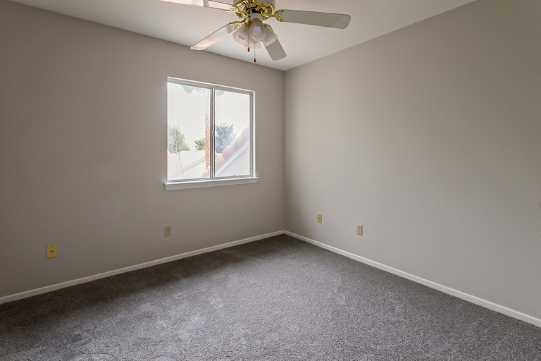 Photo 15 of 23 - 1488 E Beringer Dr, San Jacinto, CA 92583