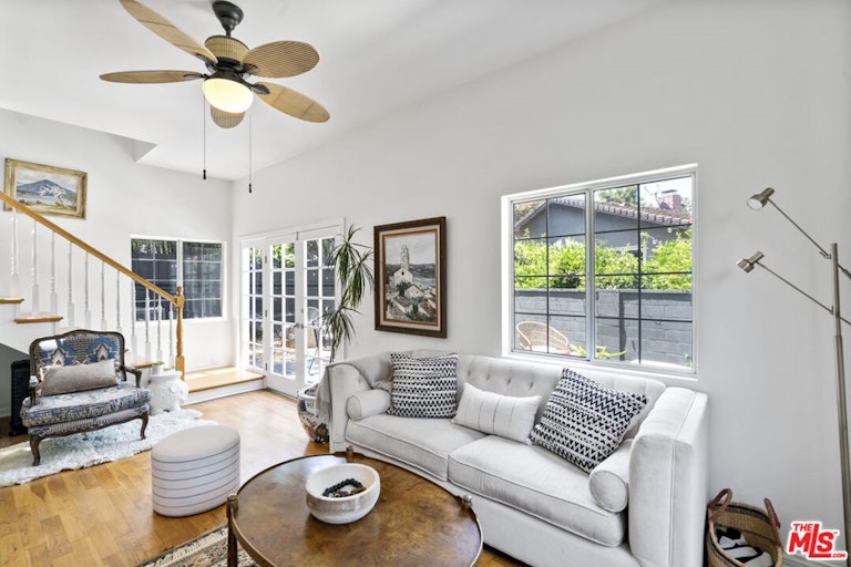 Photo 12 of 33 - 1157 Lake St, Venice, CA 90291