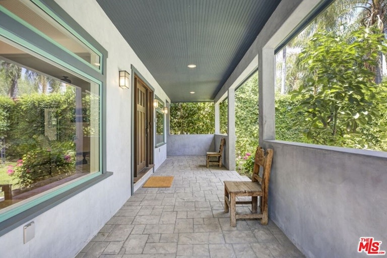 Photo 8 of 49 - 641 N Mariposa Ave, Los Angeles, CA 90004