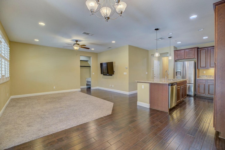 Photo 8 of 35 - 4848 Ammolite Way, Elk Grove, CA 95757