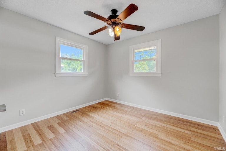 Photo 23 of 36 - 818 Shannon Dr, Chapel Hill, NC 27516