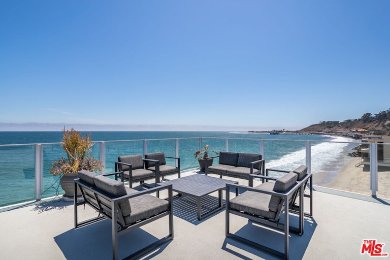 Photo 4 of 28 - 22548 Pacific Coast Hwy #410, Malibu, CA 90265