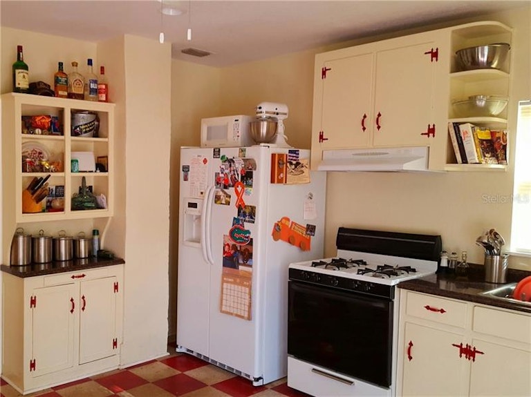 Photo 6 of 8 - 202 S Myrtle Ave, New Smyrna Beach, FL 32168