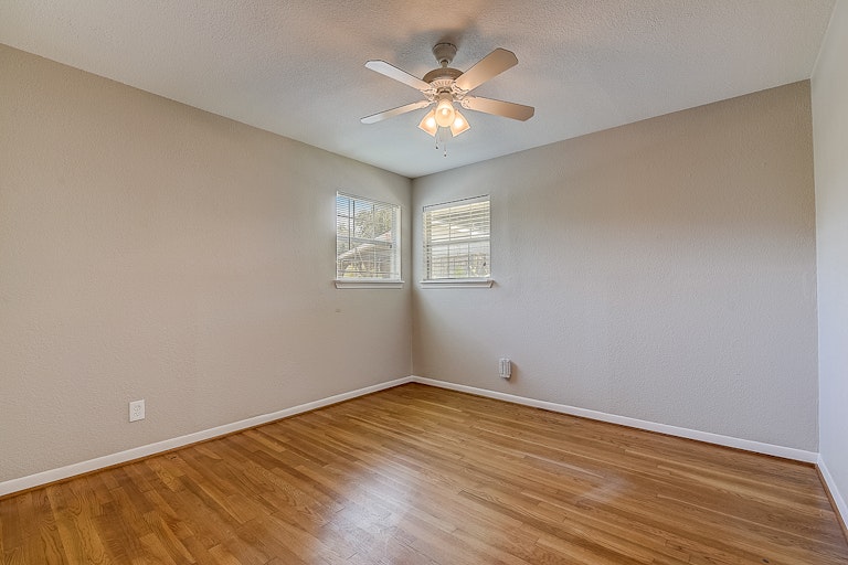 Photo 18 of 29 - 3470 Timberview Rd, Dallas, TX 75229