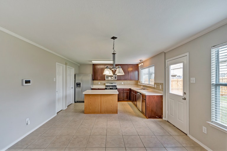 Photo 2 of 30 - 9125 Liberty Crossing Dr, Fort Worth, TX 76131