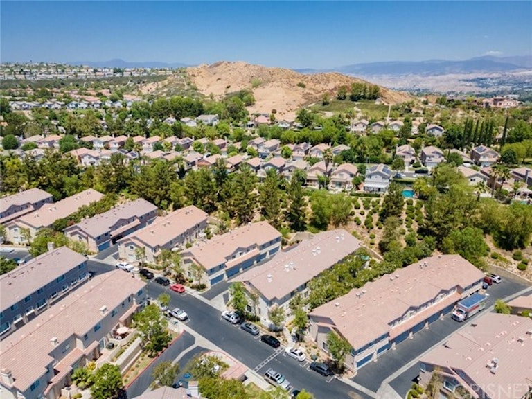 Photo 36 of 37 - 25773 Perlman Pl Unit F, Stevenson Ranch, CA 91381