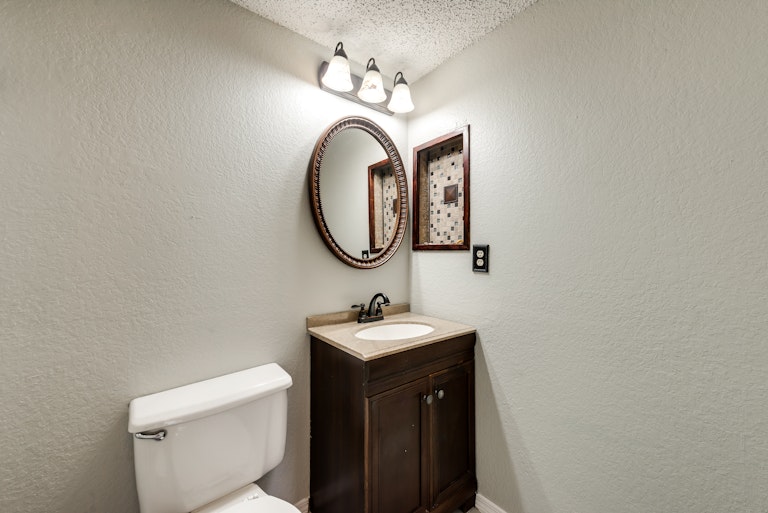 Photo 11 of 23 - 1105 Cherrytree Dr, Arlington, TX 76001