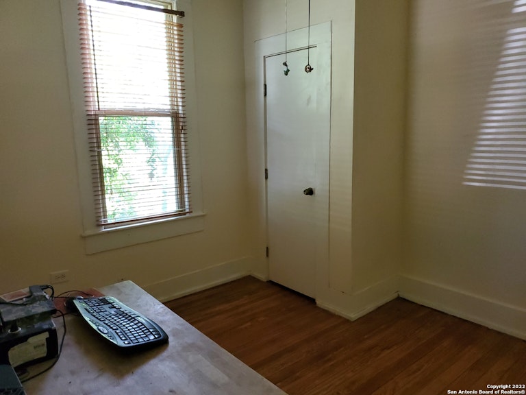Photo 10 of 15 - 105 Aganier Ave, San Antonio, TX 78212