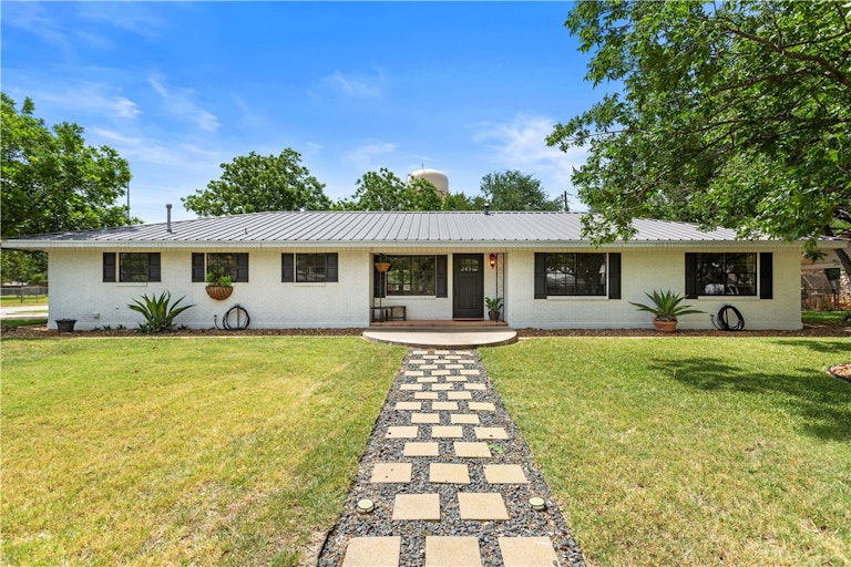 Photo 2 of 26 - 109 Shannon Ln, Georgetown, TX 78628