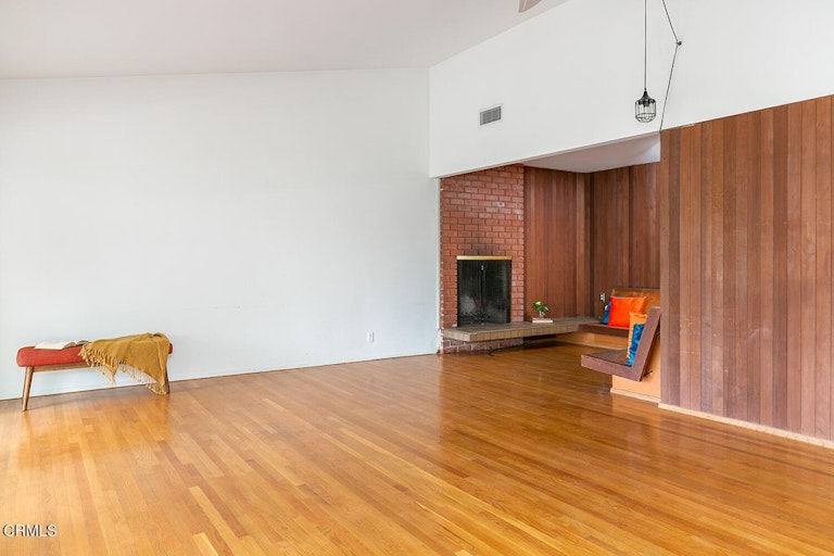 Photo 13 of 47 - 4050 Canyon Dell Dr, Altadena, CA 91001