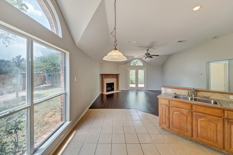 Photo 10 of 26 - 12601 Sweet Bay Dr, Euless, TX 76040