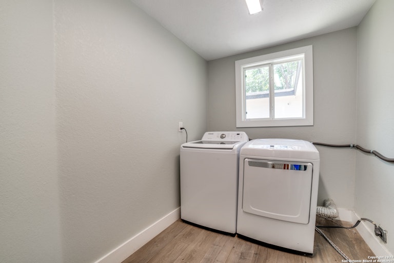 Photo 16 of 27 - 837 Canterbury Hill St, San Antonio, TX 78209