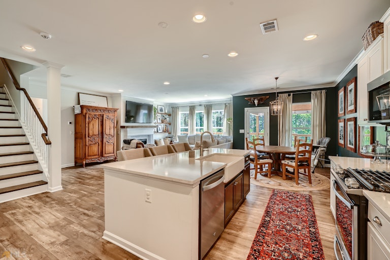 Photo 8 of 34 - 468 Greyfield Dr, Canton, GA 30115