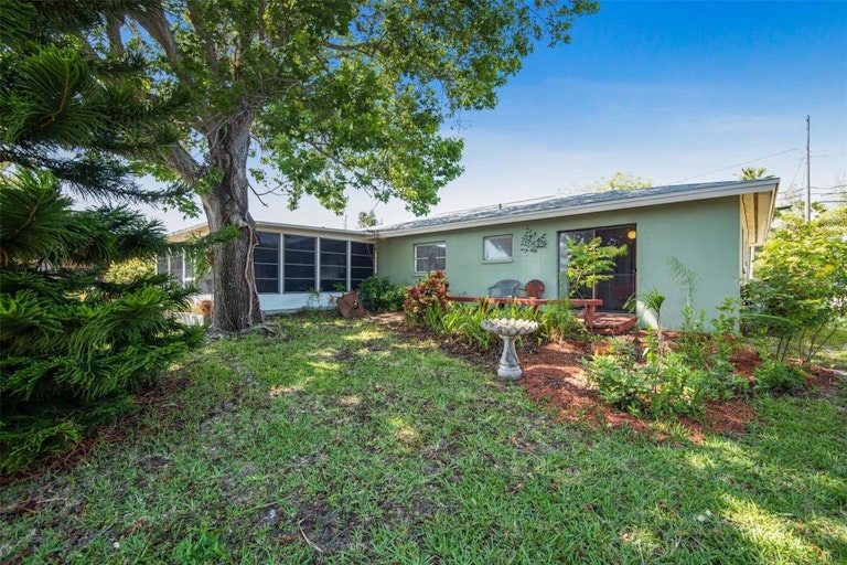 Photo 29 of 42 - 372 Westwinds Dr, Palm Harbor, FL 34683