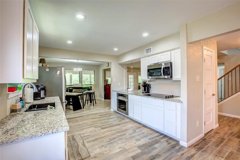 Photo 4 of 39 - 2914 Starboard Dr, Rockwall, TX 75087