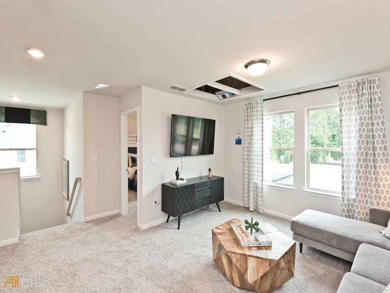 Photo 10 of 18 - 869 Sara Meadow Rd, Loganville, GA 30052