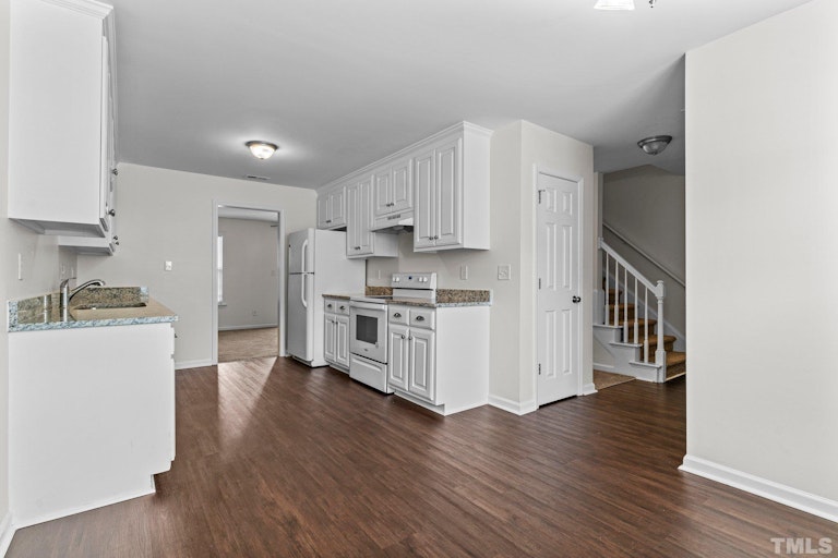 Photo 25 of 46 - 313 Whitehall Ct, Clayton, NC 27520
