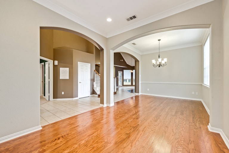 Photo 9 of 29 - 5733 Sugar Maple Dr, Fort Worth, TX 76244