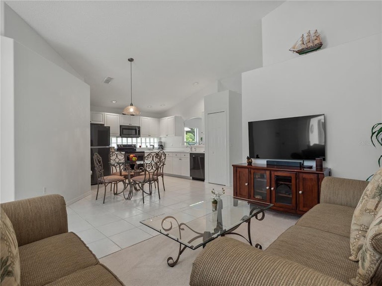Photo 16 of 40 - 1026 Lake Davenport Blvd, Davenport, FL 33897