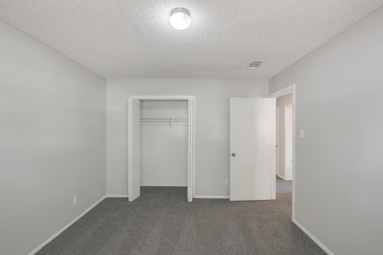 Photo 20 of 26 - 1620 Janice Ln, Fort Worth, TX 76112