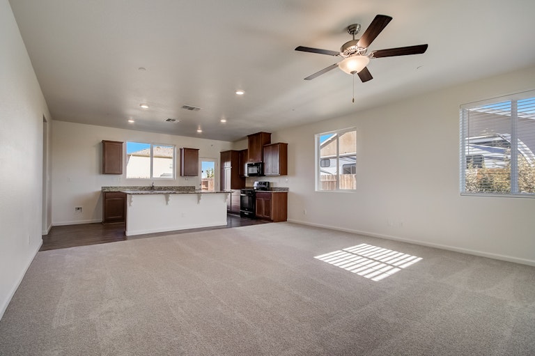 Photo 5 of 26 - 1990 Park Pl, Rio Vista, CA 94571