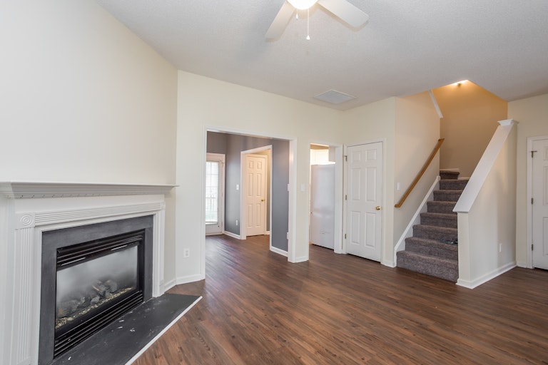 Photo 8 of 25 - 528 Misty Groves Cir, Morrisville, NC 27560