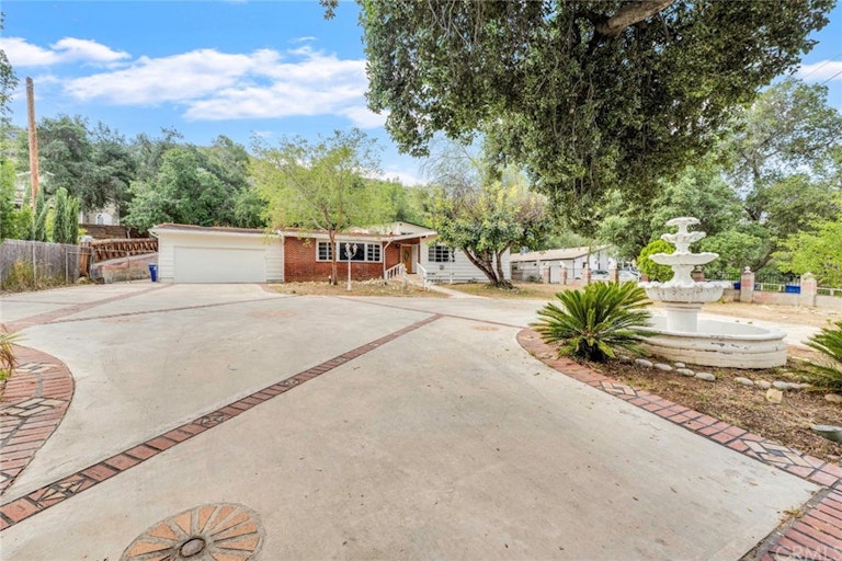 Photo 1 of 47 - 7814 McGroarty St, Sunland, CA 91040