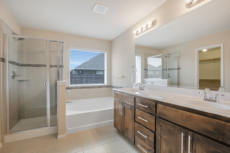 Photo 15 of 26 - 4021 Winter Springs Dr, Fort Worth, TX 76123