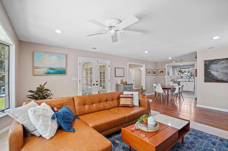 Photo 10 of 31 - 4051 Warren Ave, Sacramento, CA 95822