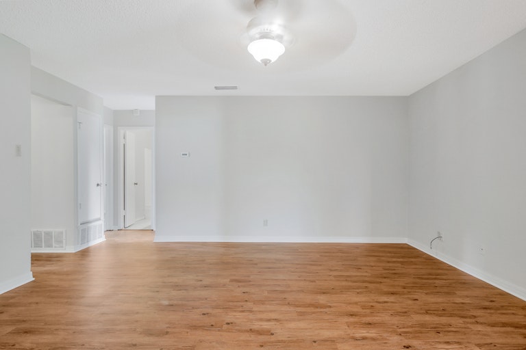 Photo 14 of 25 - 2233 Biscayne Dr W, Irving, TX 75060