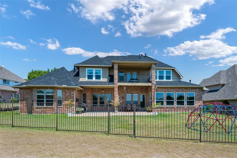 Photo 29 of 32 - 148 Country Club Dr, Rockwall, TX 75032