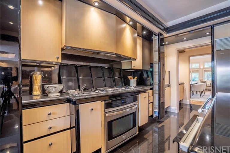 Photo 9 of 72 - 10214 Candleberry Ln, Northridge, CA 91324