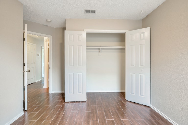 Photo 21 of 24 - 1829 Overland St, Fort Worth, TX 76131