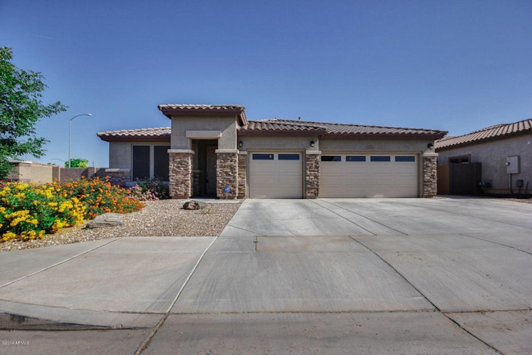 Photo 1 of 17 - 10828 E Roselle Ave, Mesa, AZ 85212