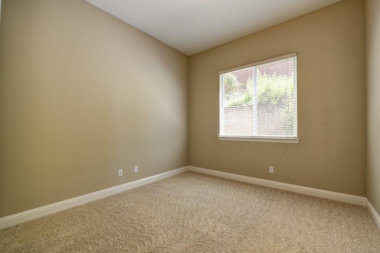 Photo 19 of 35 - 712 Grandview Dr, Auburn, CA 95603