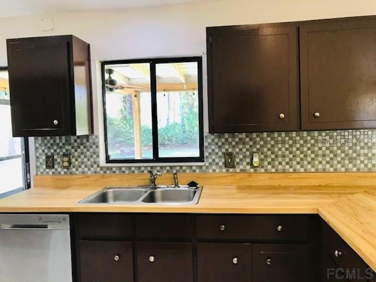 Photo 7 of 26 - 43 Bayside Dr, Palm Coast, FL 32137
