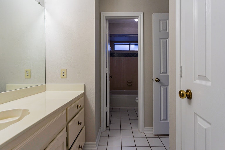 Photo 31 of 36 - 1721 Knob Hill Dr, Garland, TX 75043
