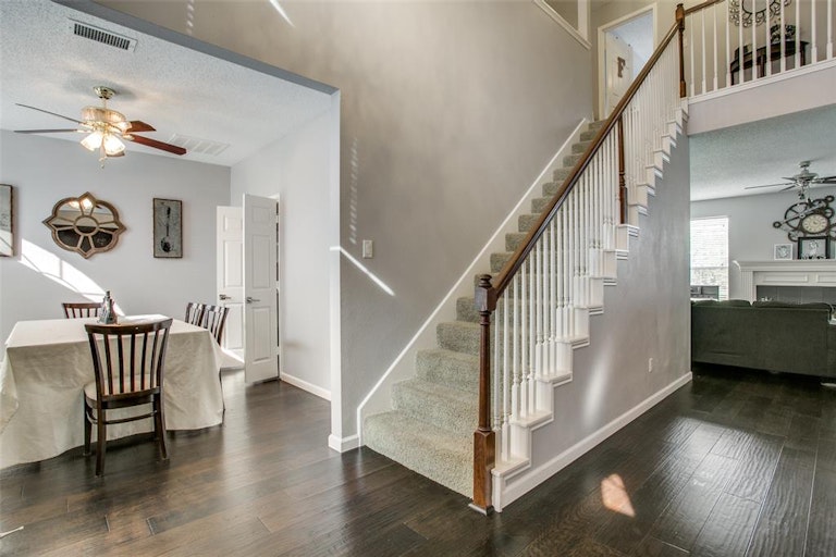Photo 3 of 25 - 803 Livingston Dr, Allen, TX 75002