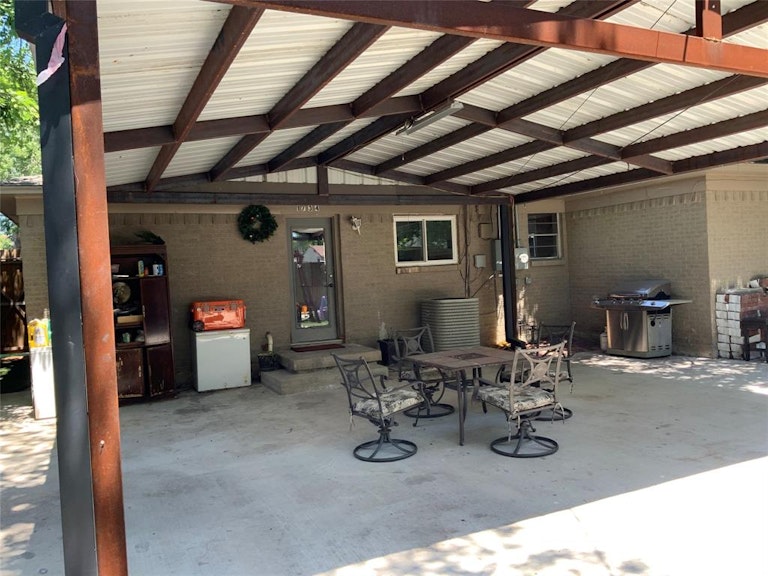 Photo 5 of 24 - 1734 Belmont St, Mesquite, TX 75149