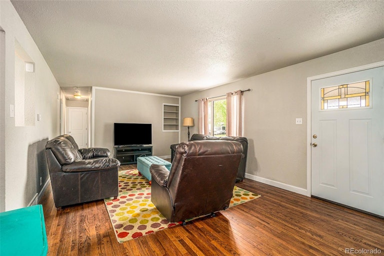 Photo 4 of 22 - 1681 Evelyn Ct, Denver, CO 80229