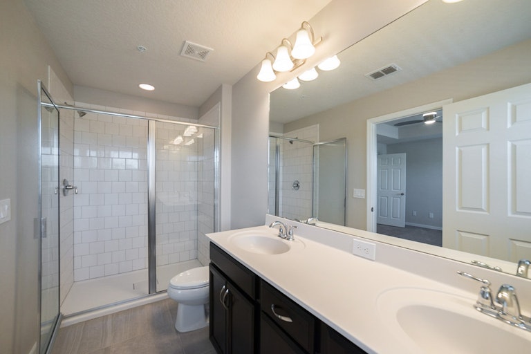 Photo 3 of 18 - 8534 Vedder Ln, Orlando, FL 32832