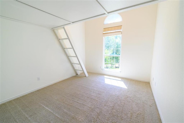 Photo 14 of 40 - 575 Chandler Dr, Aledo, TX 76008