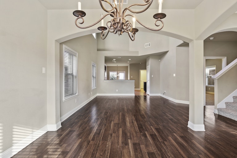 Photo 9 of 36 - 5848 Burgundy Rose Dr, Fort Worth, TX 76123