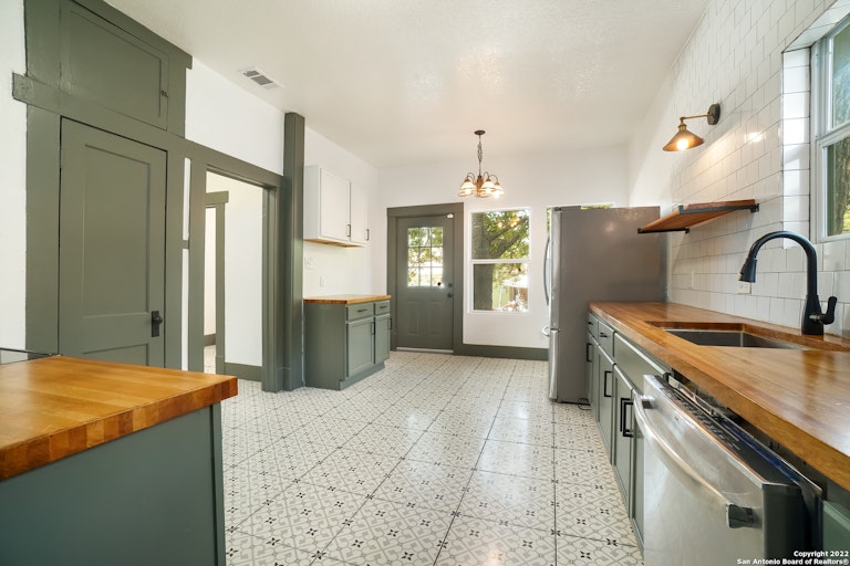 Photo 16 of 21 - 850 Hammond Ave, San Antonio, TX 78210
