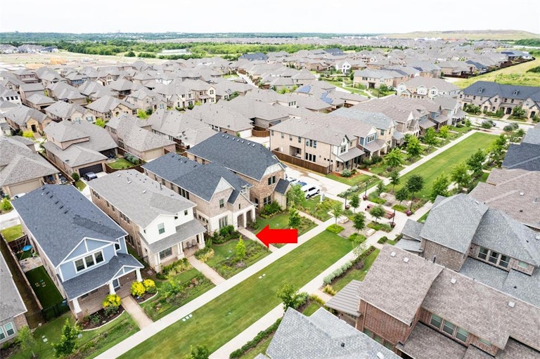 Photo 2 of 30 - 1503 English Blue Ln, Arlington, TX 76005