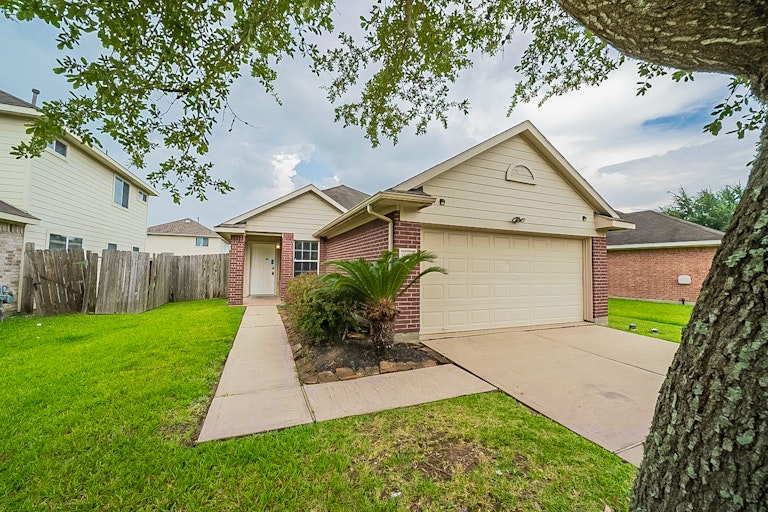 Photo 1 of 24 - 13527 High Banks Ln, Houston, TX 77034
