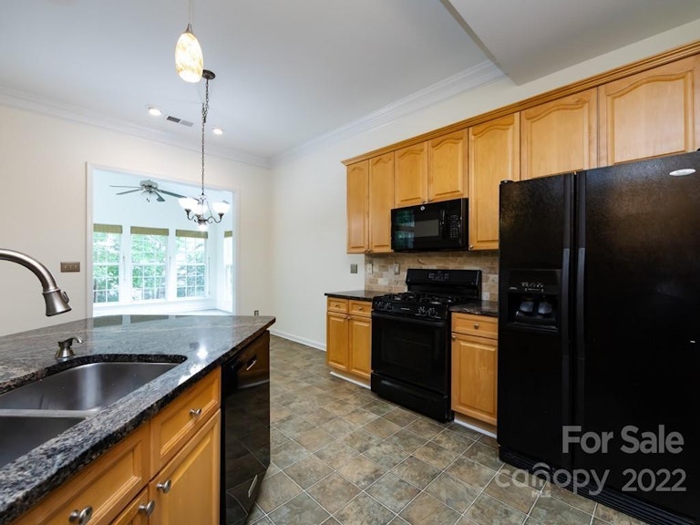 Photo 14 of 37 - 11929 Harmon Ln, Pineville, NC 28134