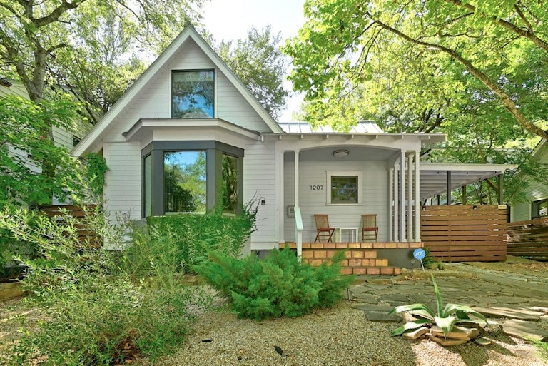Photo 1 of 28 - 1207 Alta Vista Ave, Austin, TX 78704