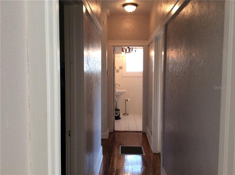 Photo 15 of 18 - 3535 Jacinto Ct, Sarasota, FL 34239
