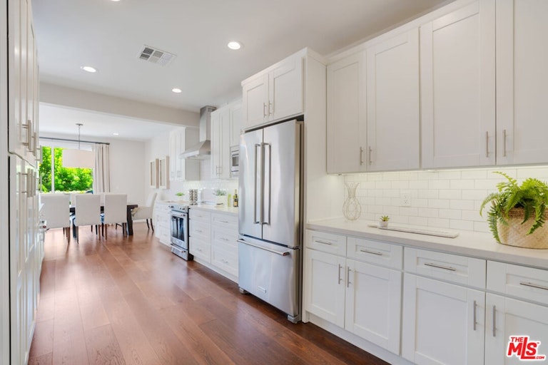 Photo 13 of 41 - 4342 Redwood Ave Unit C308, Marina Del Rey, CA 90292